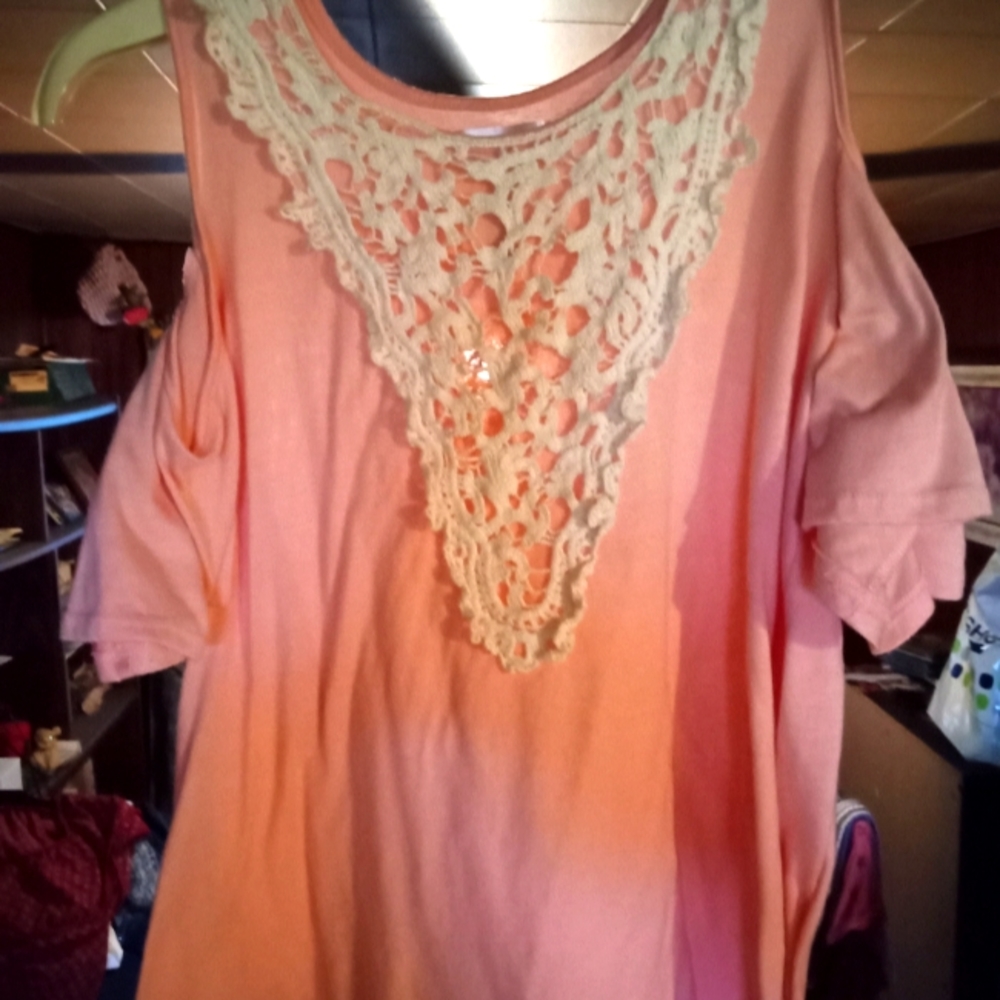 JUST BE BRAND SIZE SMALL PEACH COLOR WITH WHITE APPLIQUES
